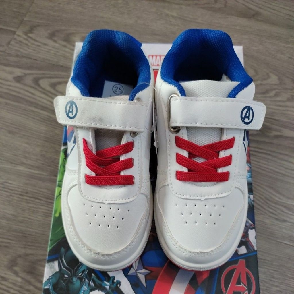 Sepatu Marvel Avengers AV2001330WHR