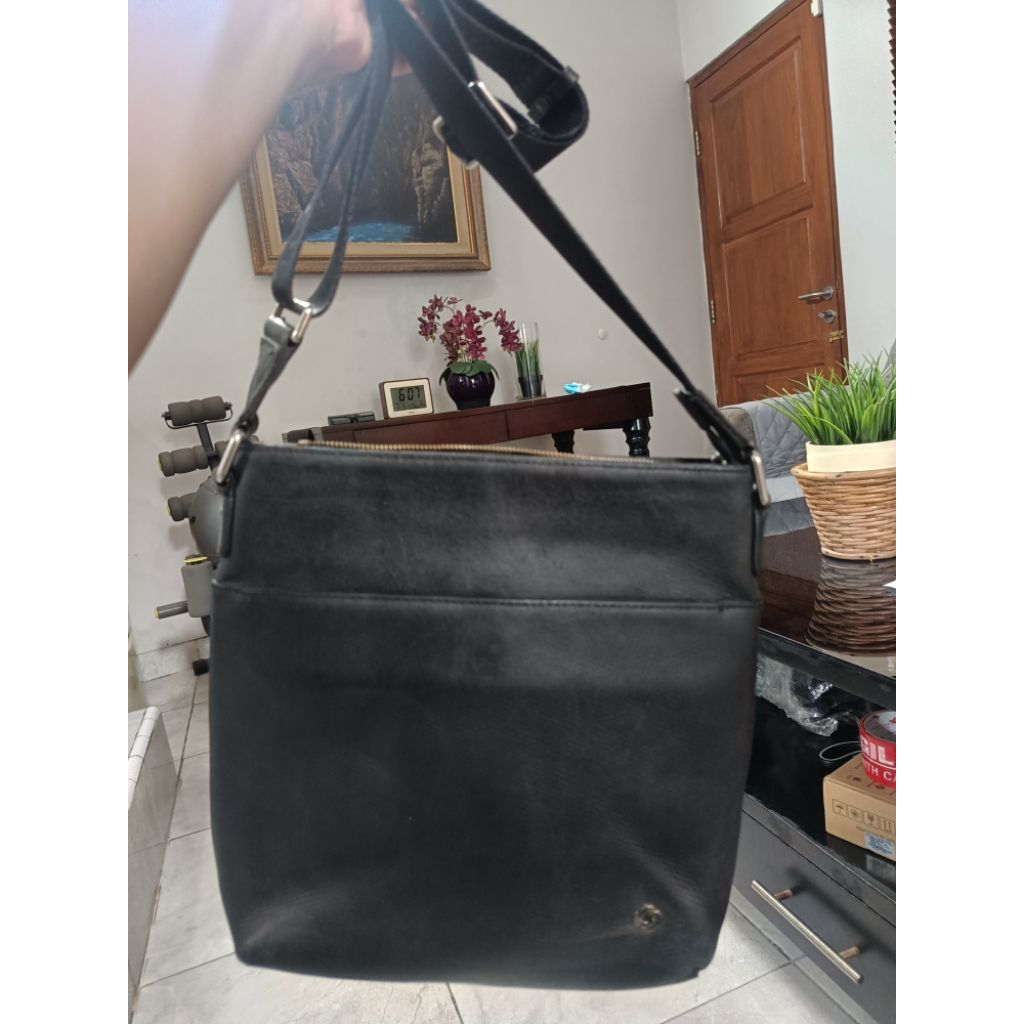 Tas Selempang Kulit Samsonite