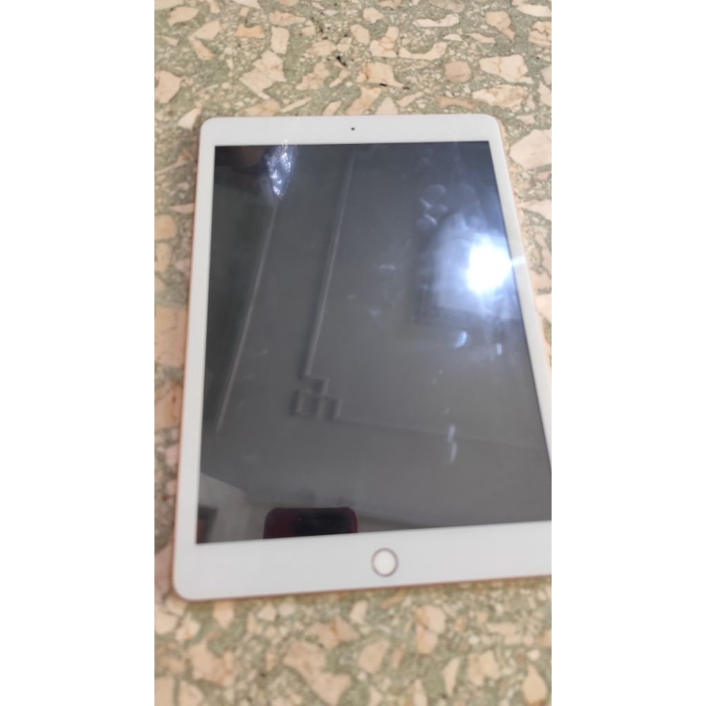 ipad 7th generation wifi only 128GB second, no box