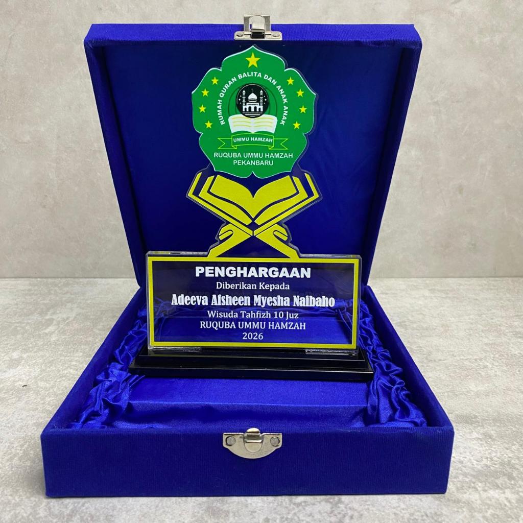 Plakat Akrilik Custom Penghargaan Tahfidz, Wisuda Pesantren + Box Bludru (Bergaransi)