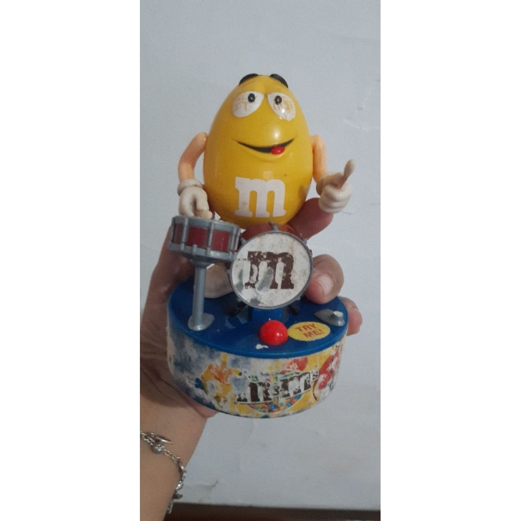 figure Mnm drum