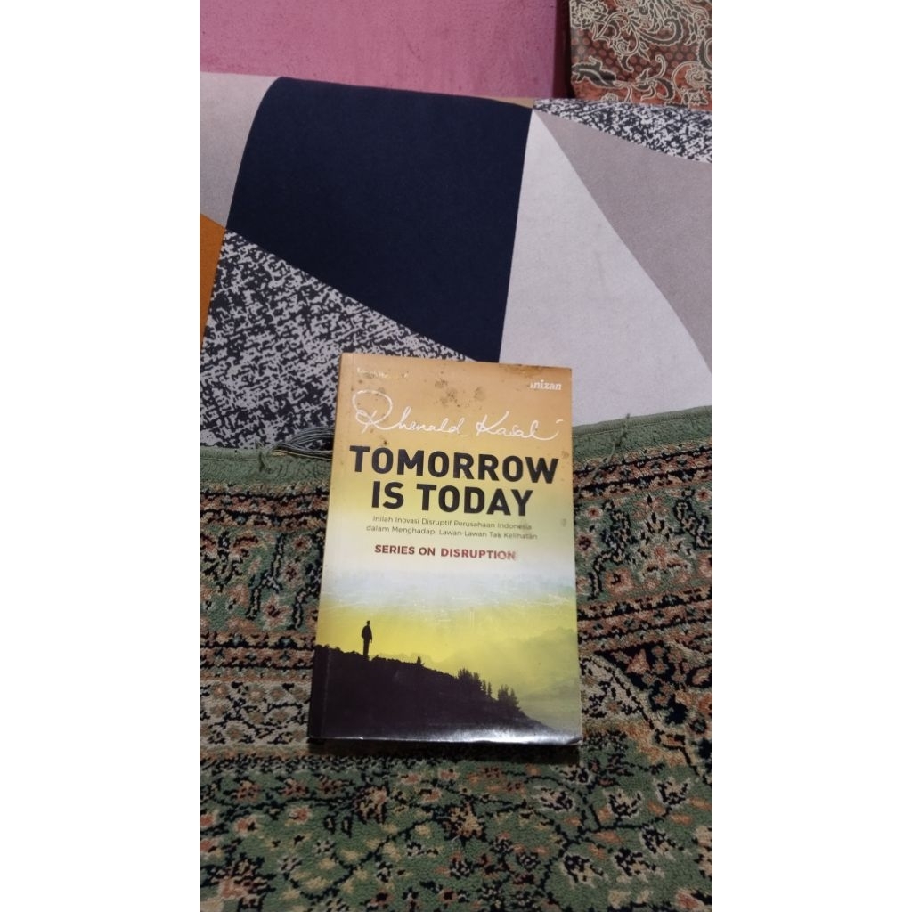 (Preloved ) buku tomorrow is today original