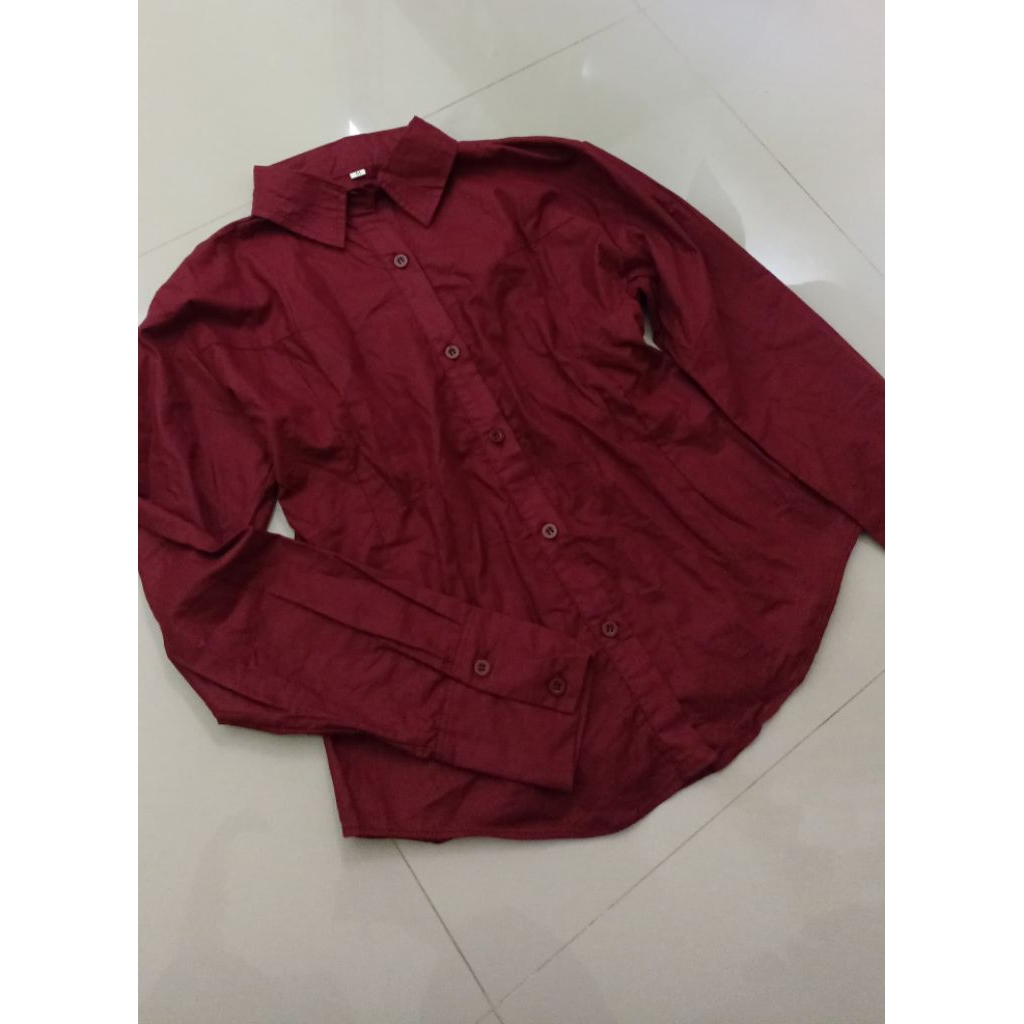 kemeja wanita fit body merah maroon