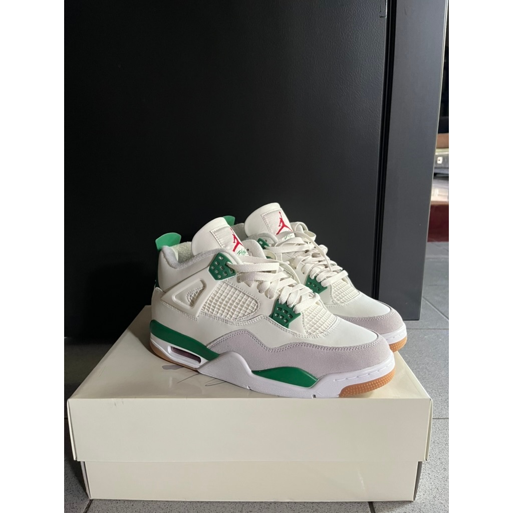 Air Jordan 4 Retro SB Pine Green