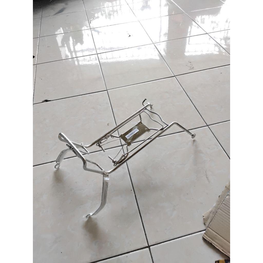 bagasi tengah supra x 125 new. supra x 125 lama. supra x 125 D/R. bahan full besi tebal. warna crom 
