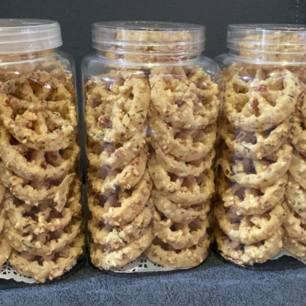 Peyek kembang goyang