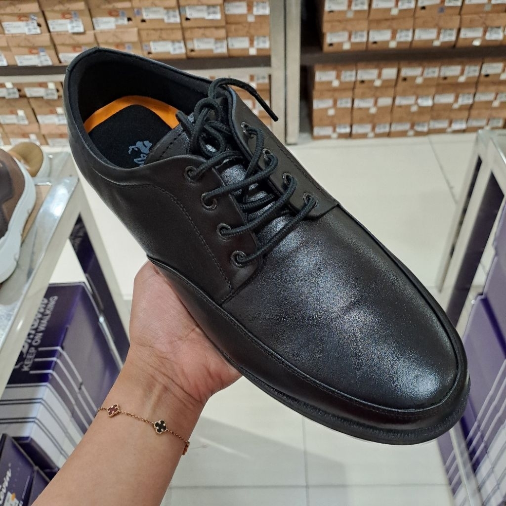 sepatu kulit pria Dr.kevin warna hitam sangat ringan