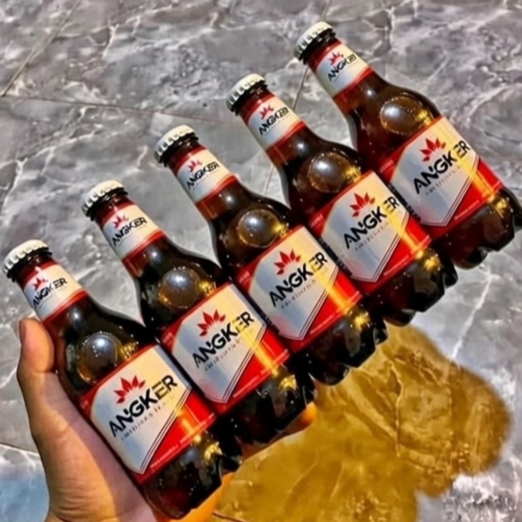 Botol kaca putihan bermotif angker