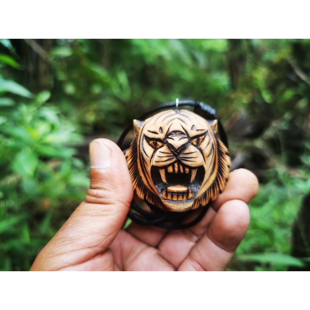 Kalung Kayu Kaboa Ukir Macan – Handmade Asli Serat Natural