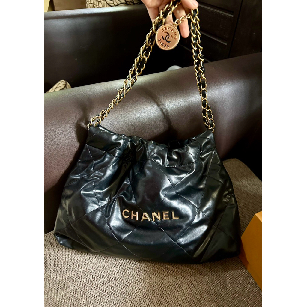 Preloved NBU Chanel** bag C22 Medium Black