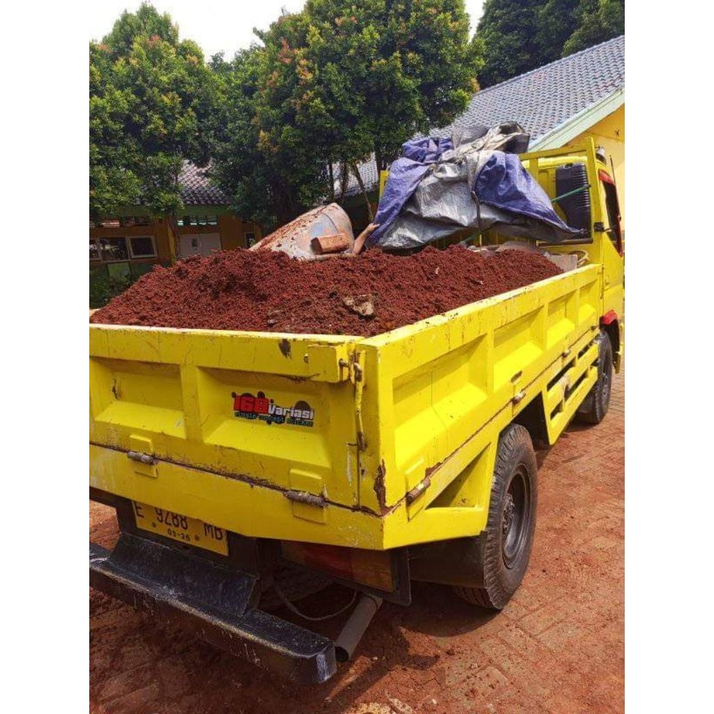 Angkut tanah truk engkel