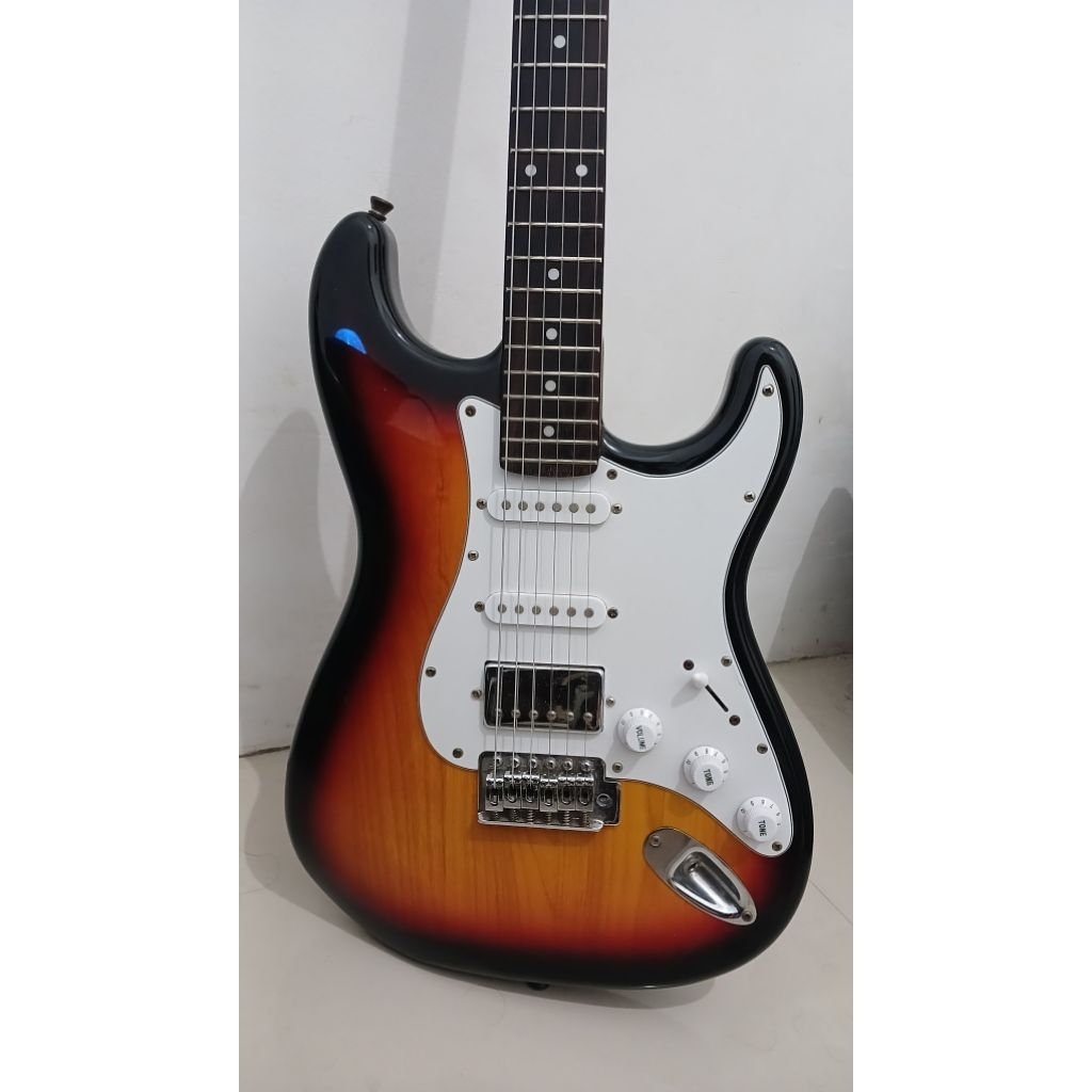 Bacchus BST-2R gitar elektrik / gitar listrik (Bekas Minus)