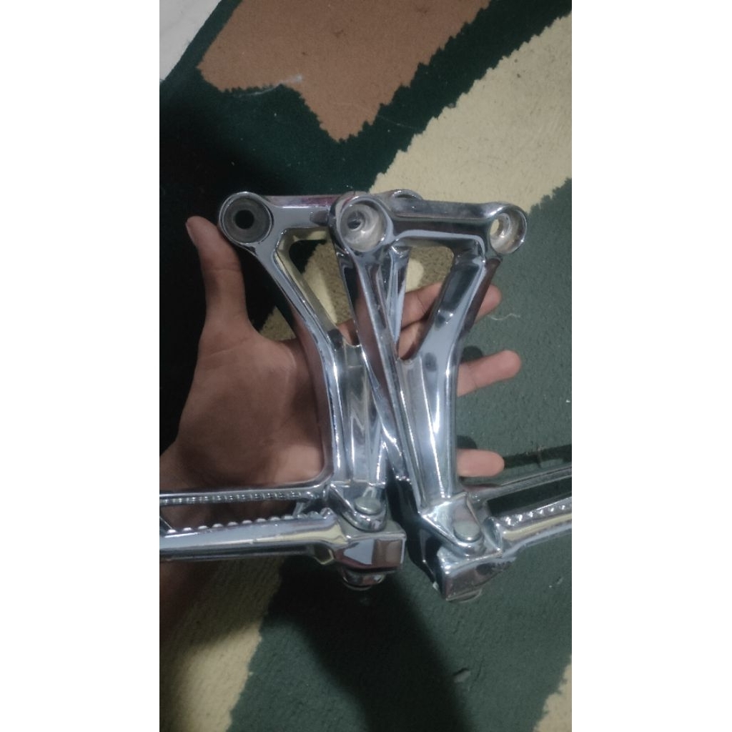 Postep Footstep Belakang CBR 650 original,Tahan Lama, Mudah Dipasang