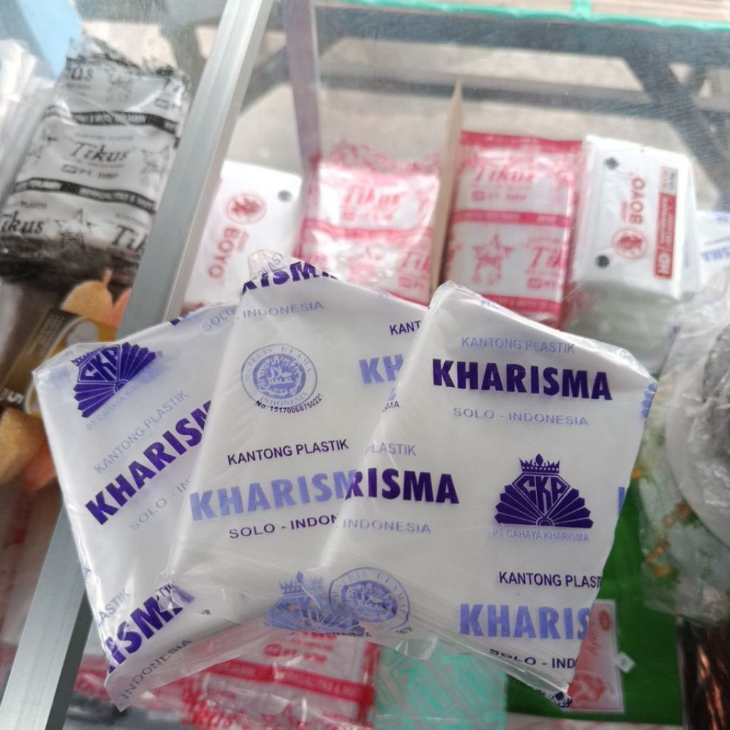 Plastik PE kharisma 1/4 (9x20)