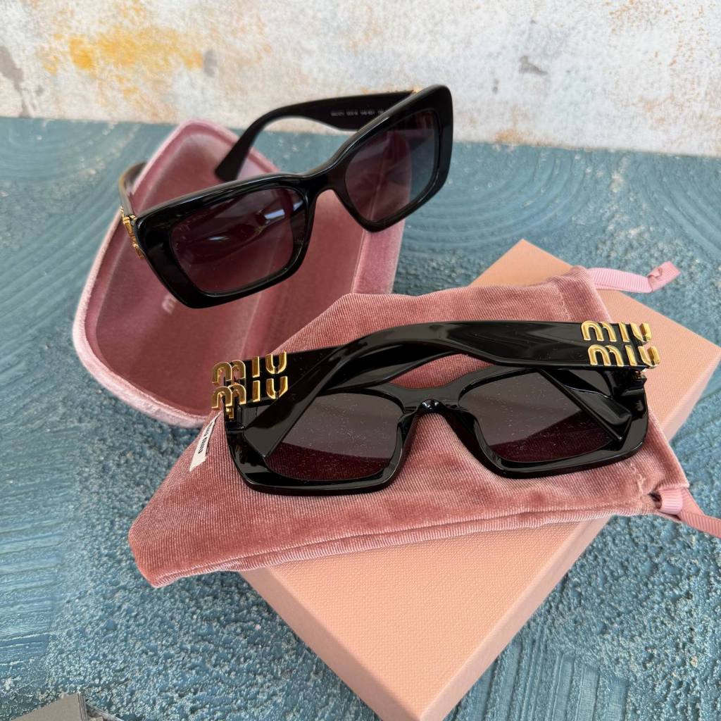 Miu Miu Cateye Glimpse Sunglasses