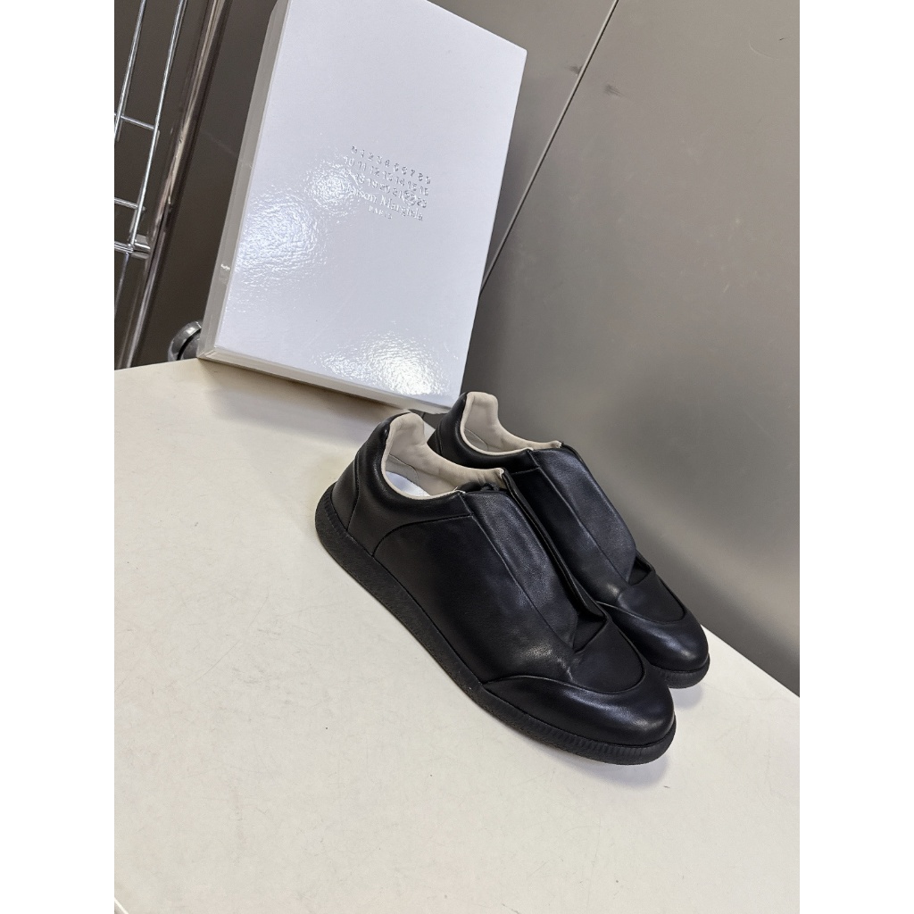 Sepatu MaisonYur Future Low Top Sneaker