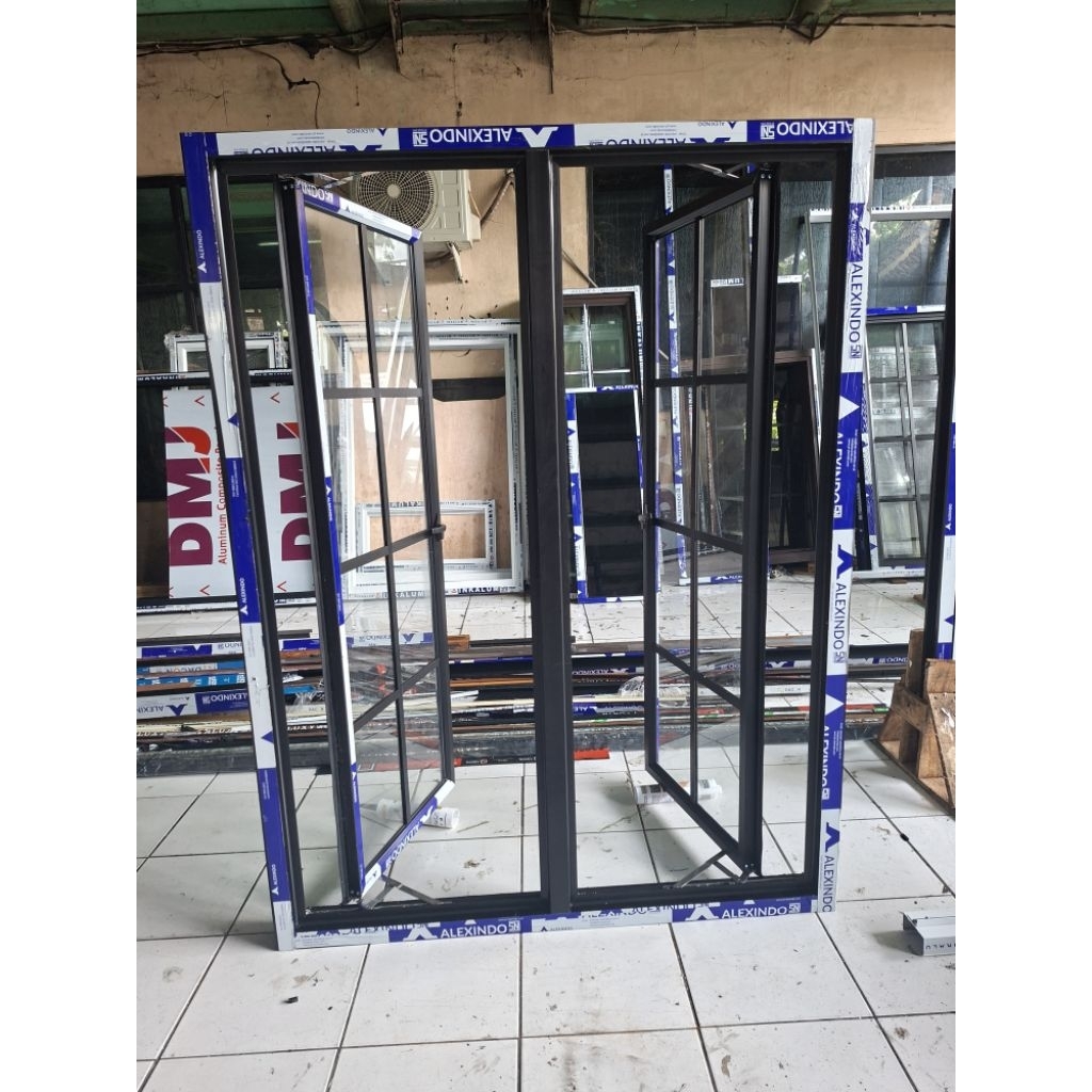 jendela aluminium merek alexindo kaca 5mm kusen 3inc  merek alexindo. kusen 3inc kaca 5mm