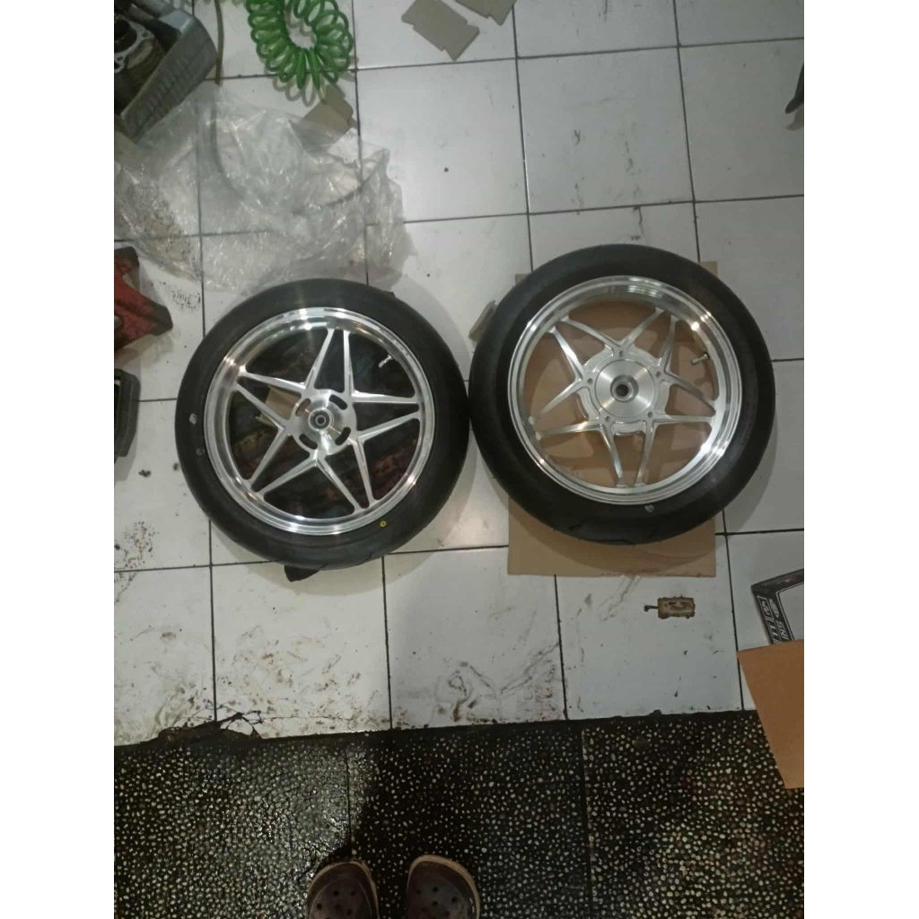 Velg VRossi Gen3 plus Ban nya MP27 1 set Depan Belakang