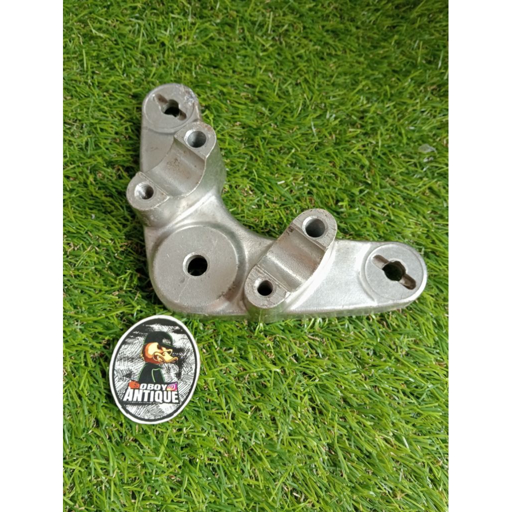 segitiga atas Suzuki a100 original baru