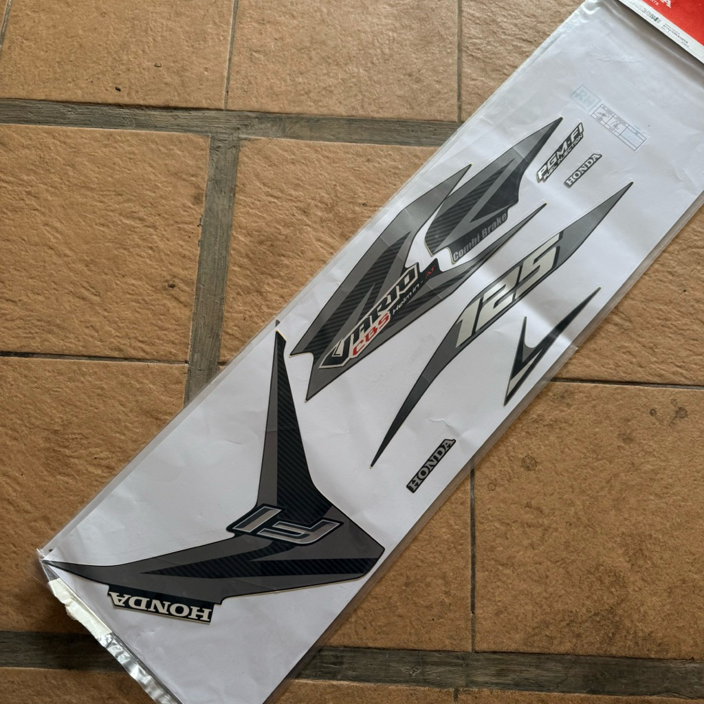 Stripe body honda Vario techno 125 helm in CBS kanan. 871X0-KZR-610ZCR