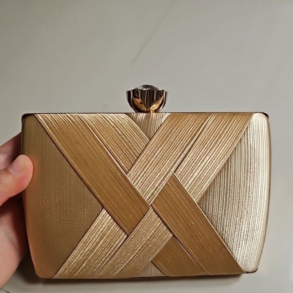 [PRELOVED] Tas Pesta Clutch Warna Gold Ada Tas Rantai Panjang Pembuka Tas Hiasan Bunga Batu Cantik