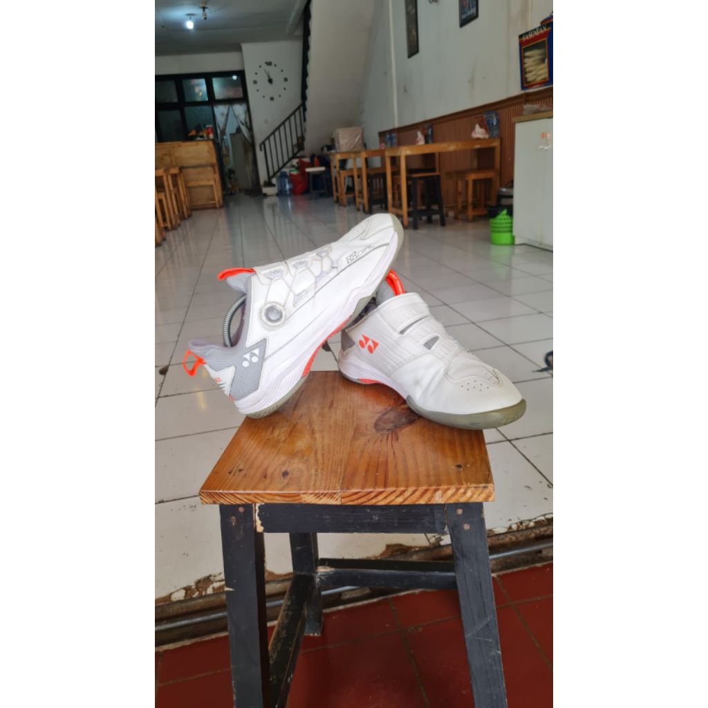 Sepatu Yonex BOA Dial 88