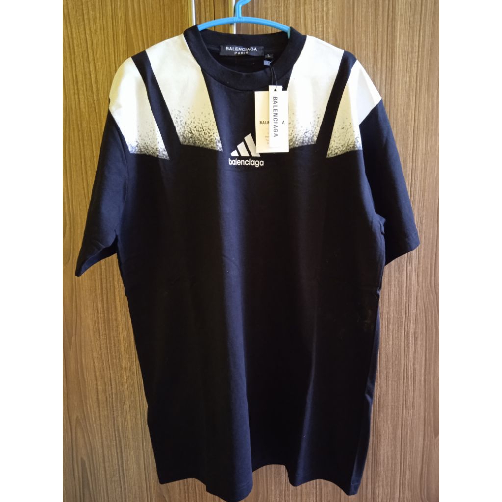 T Shirt Kaos Hitam Putih BALENCIAGA