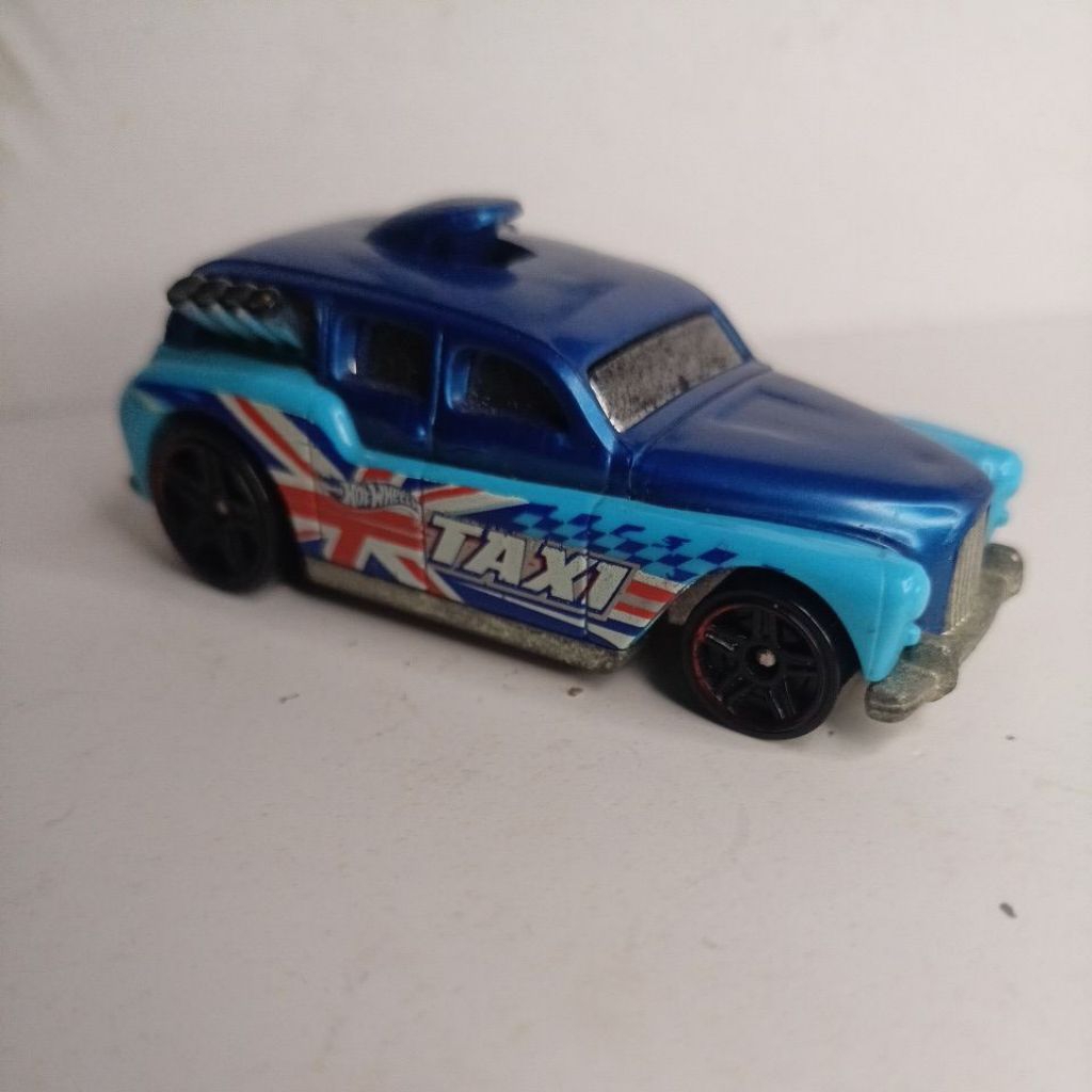 hotwheels fanny cars untuk track balap preloved