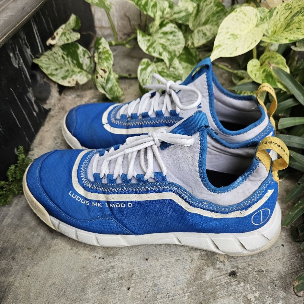 sepatu sneakers second parabellum size 44(27,3cm)