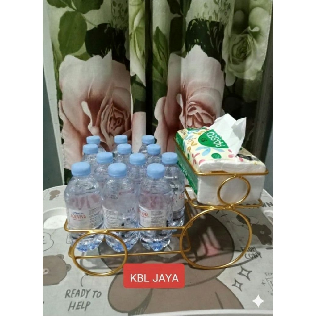 rak Aqua gelas dan tisu mobil estetik