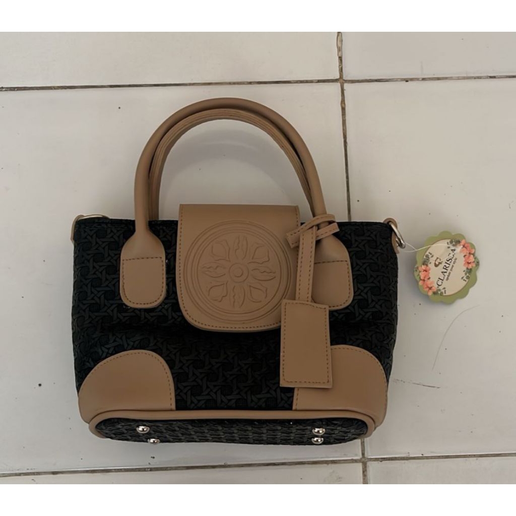 Tas Selempang Clarissa-Hitam Mocca
