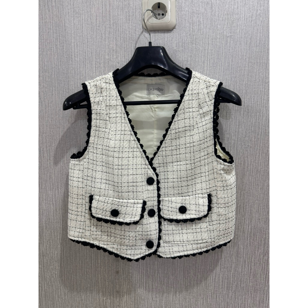 preloved Vintage Tweed Vest top corak chanel
