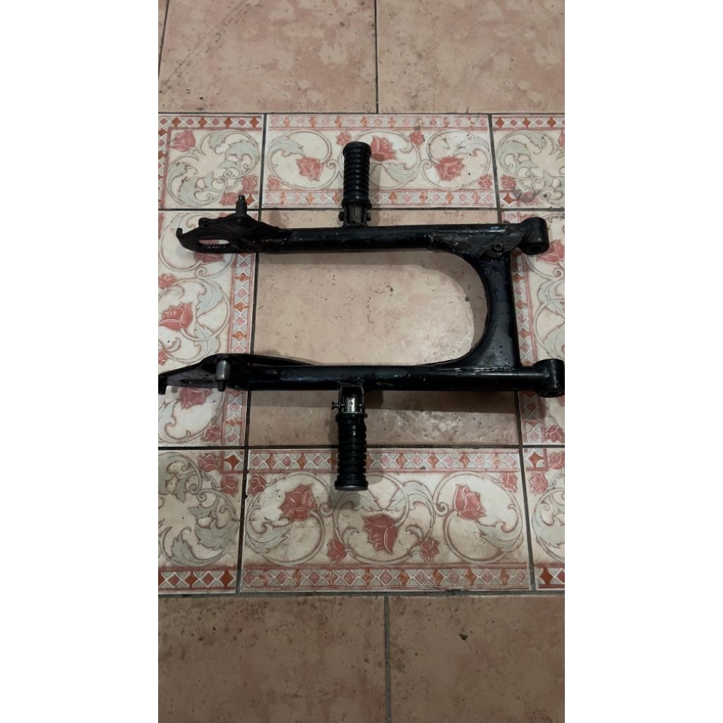 Swing Arm Honda S90 Castrol