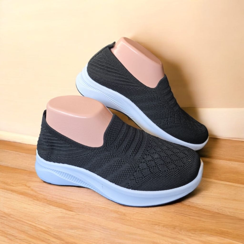 SAILATU K8143 HITAM POLOS TINGGI 3CM (Plus Box) Sepatu Slip On Wanita Size 36-40 Hitam Polos Slip On