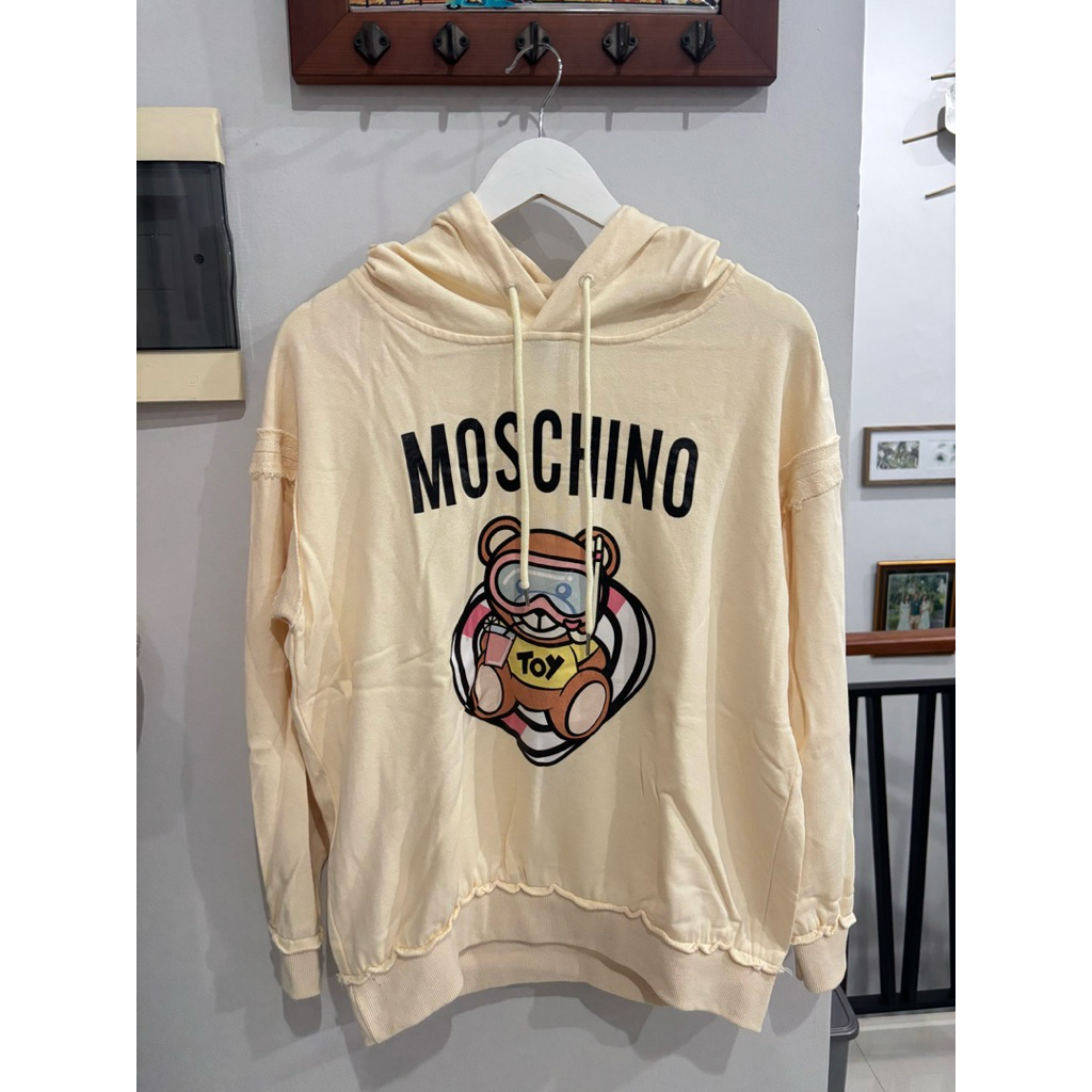 Preloved Hoodie Wanita Moschino