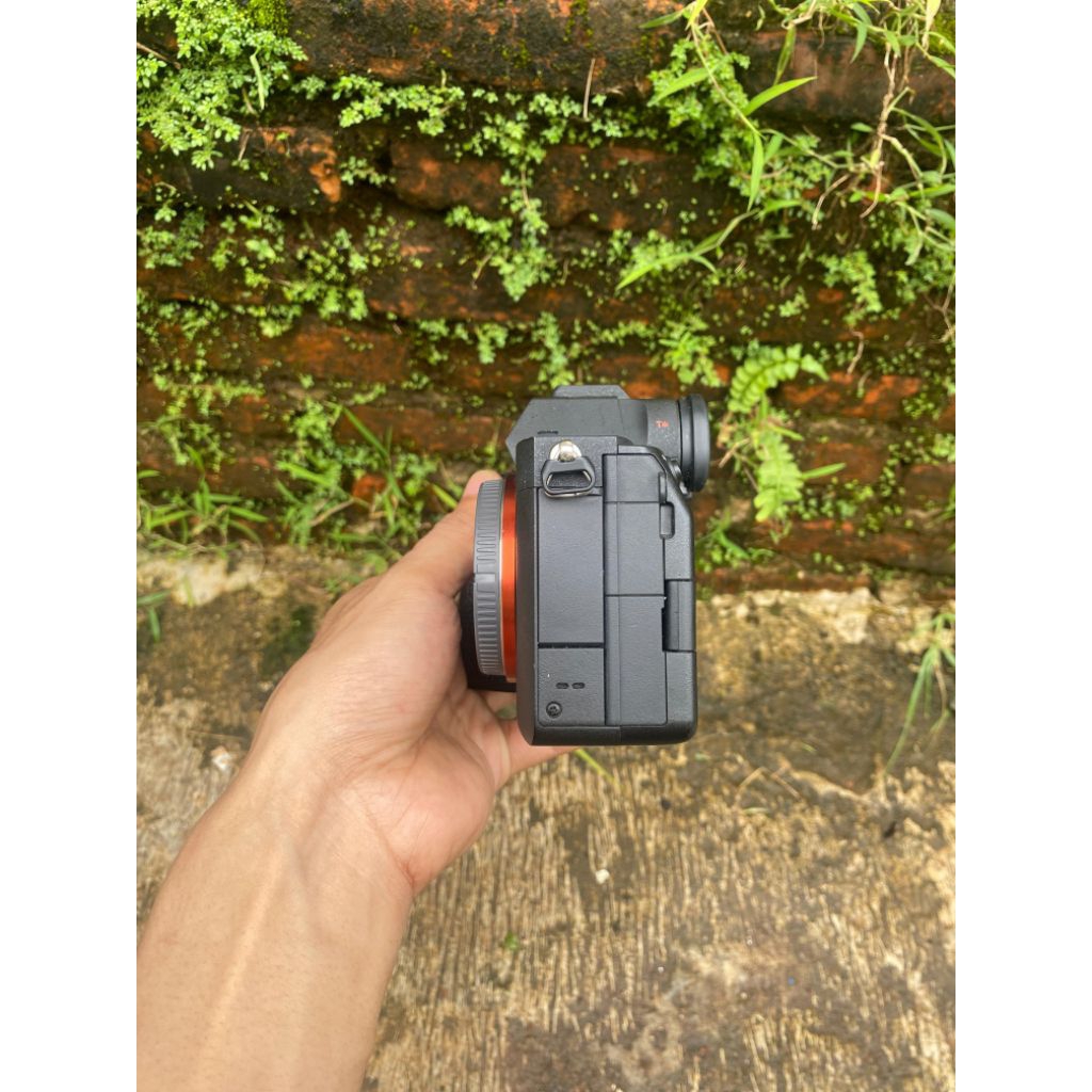 sony a7iv body only bekas
