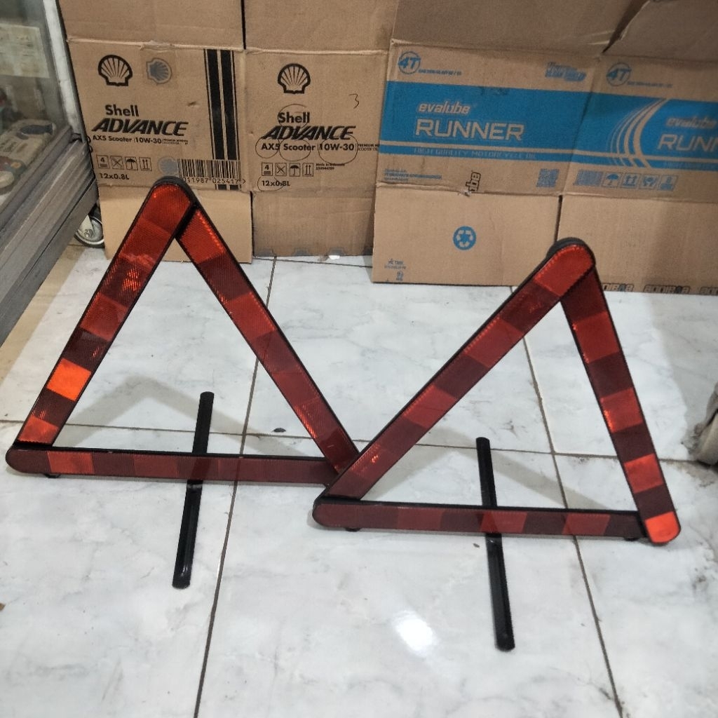 Segitiga palang pengaman darurat ukuran besar 40 cm bagus isi 2 kualitas OEM