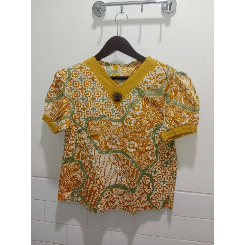 Atasan Batik Wanita kerah V