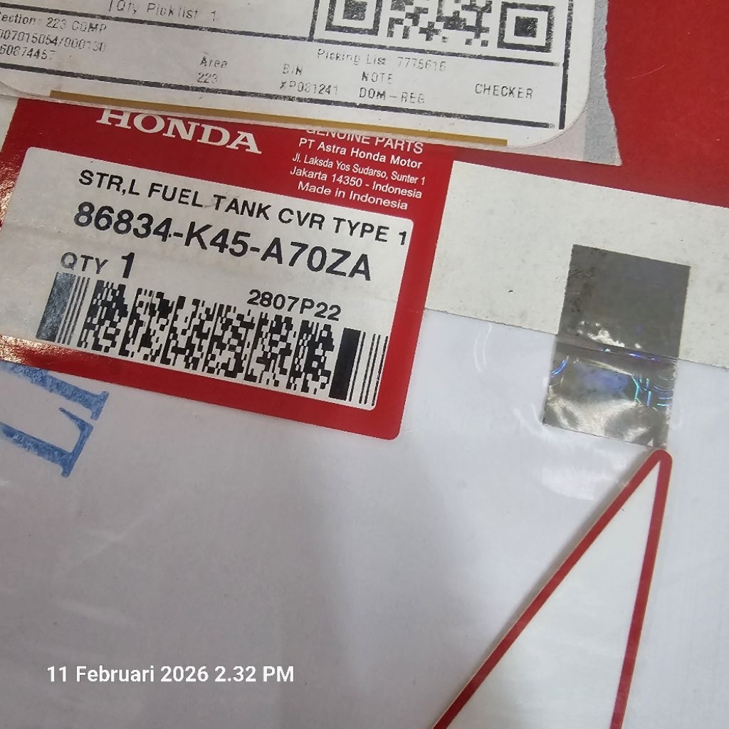 Stripe cover tangki type 1 honda CBR 150R 2021 kiri. 86634-K46-A70ZA