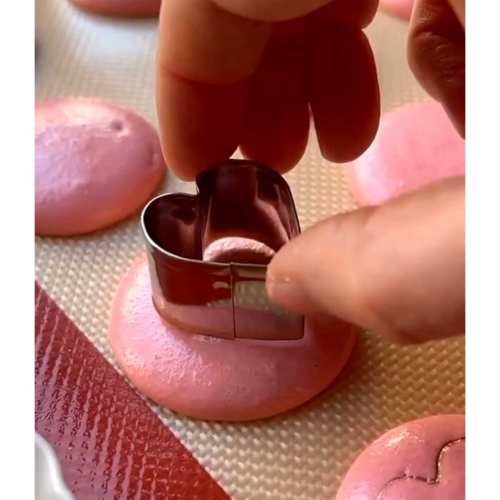 Ring Roti karakter motif hati / love ring cutter / Cetakan kue bentuk hati / making love cookies