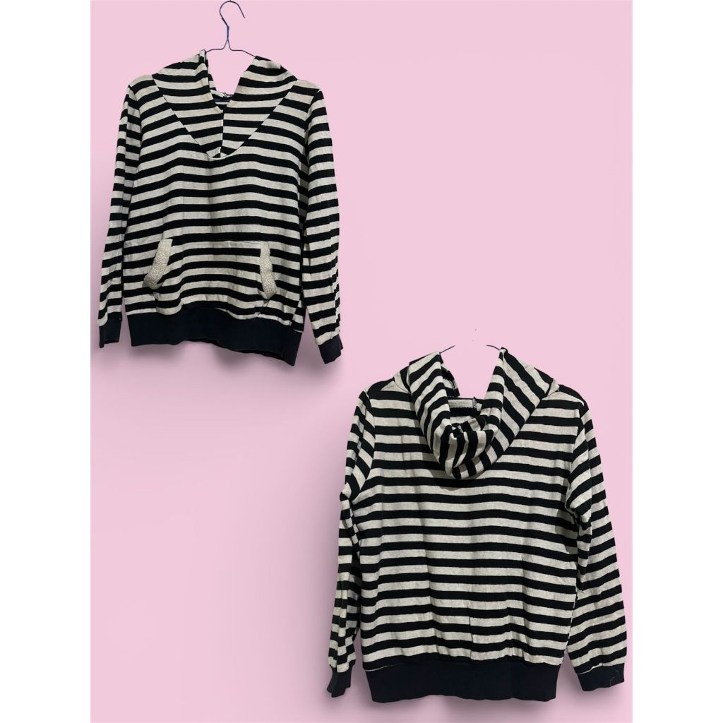 PRELOVEDBYPUTI : SWEATER GARIS HITAM PUTIH
