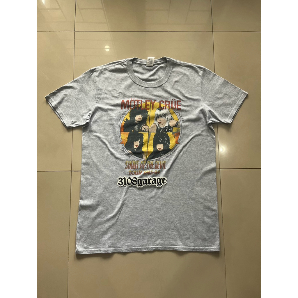 T-shirt tee Motley Crue grey gildan sz L used good cond kaos band merch official tour mens casual