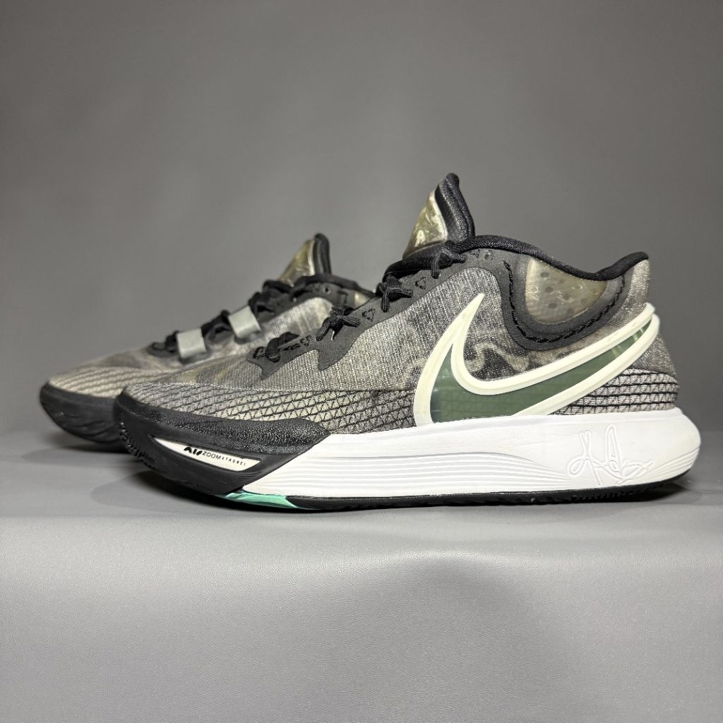 sepatu voli basket second nike kyrie 9 size 40,5