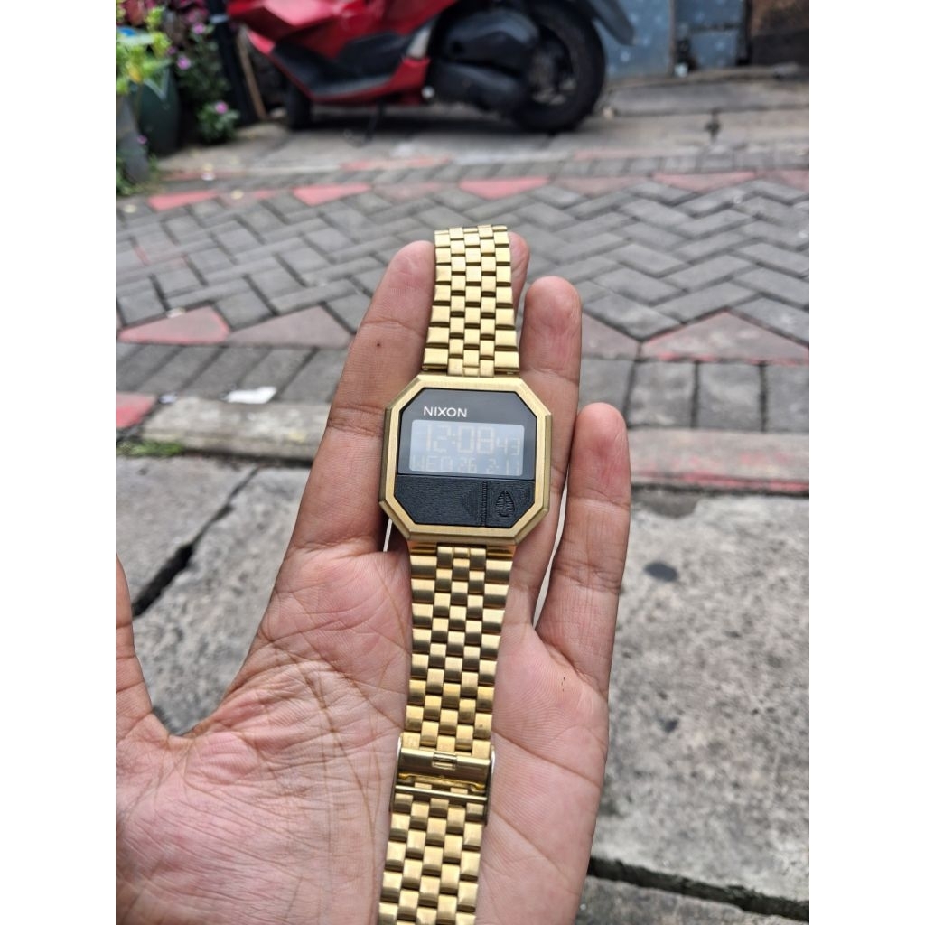 nixon re run gold original