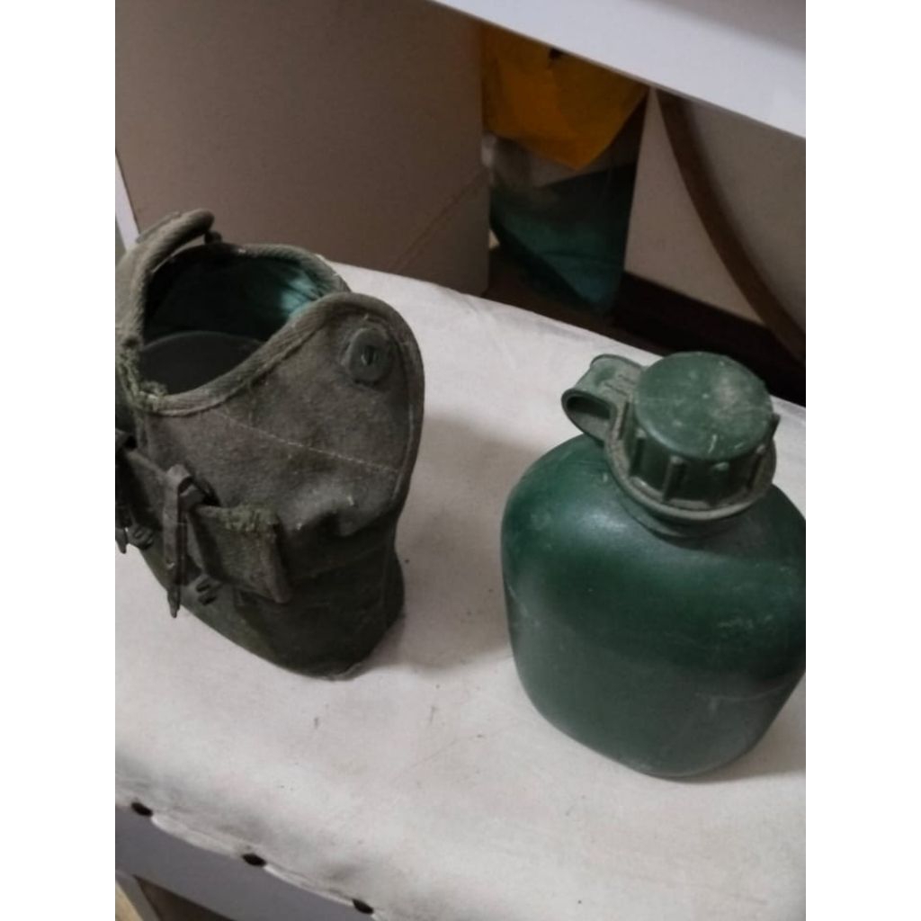 tempat minum tentara klasik antik botol minum TNI pajangan antik nostalgia