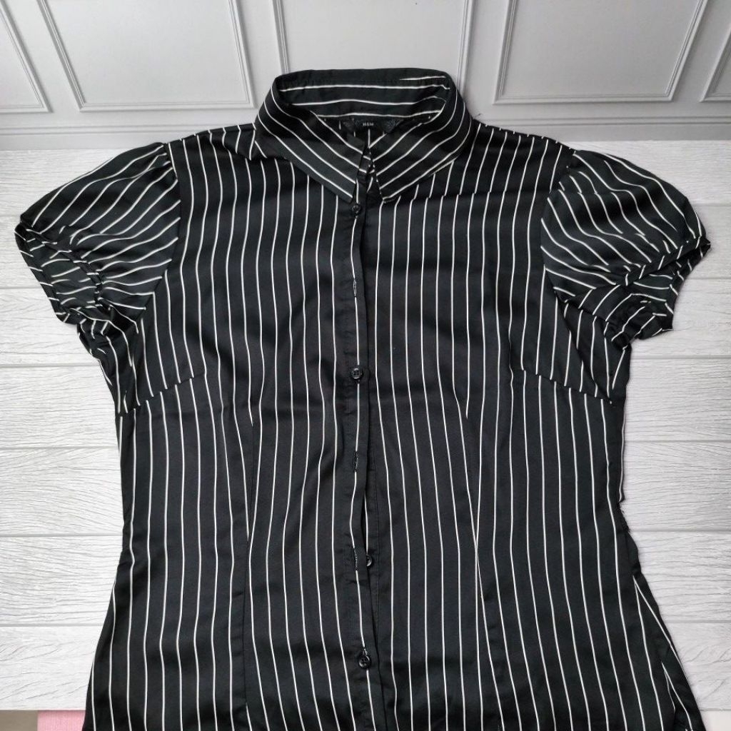 h&m kemeja satin lengan pendek kemeja hitam salurhm satin kemeja h&m pendek kemeja formal hm atasan 