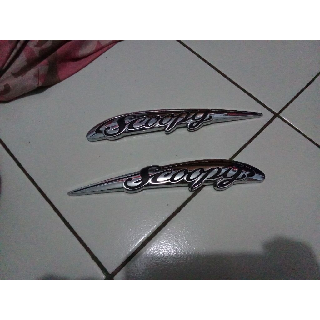 emblem scoopy karbu original