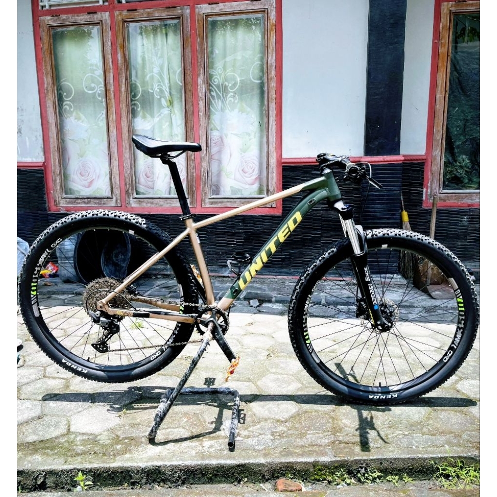 United Clovis 6.10 Size M