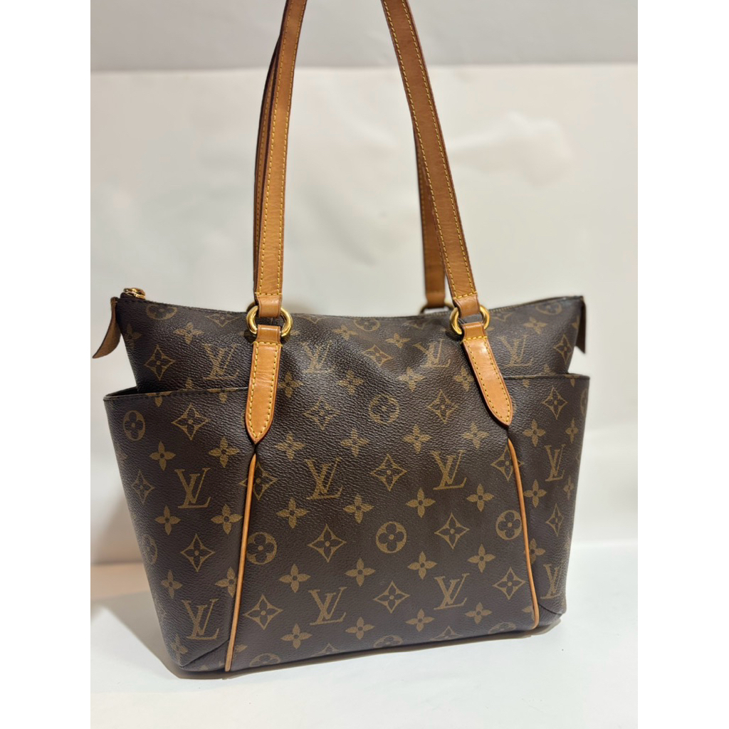 Preloved Lv totally om