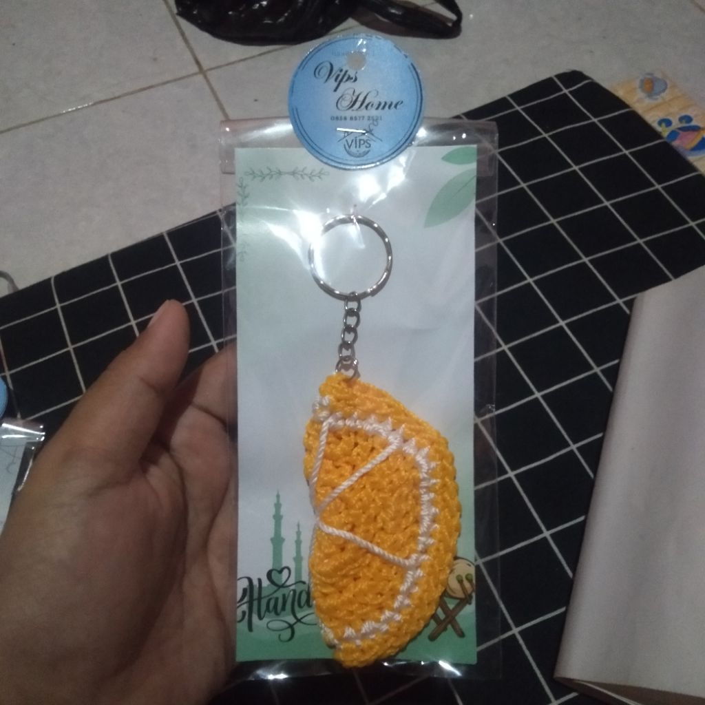 angpao / amplop gantungan kunci lebaran rajut